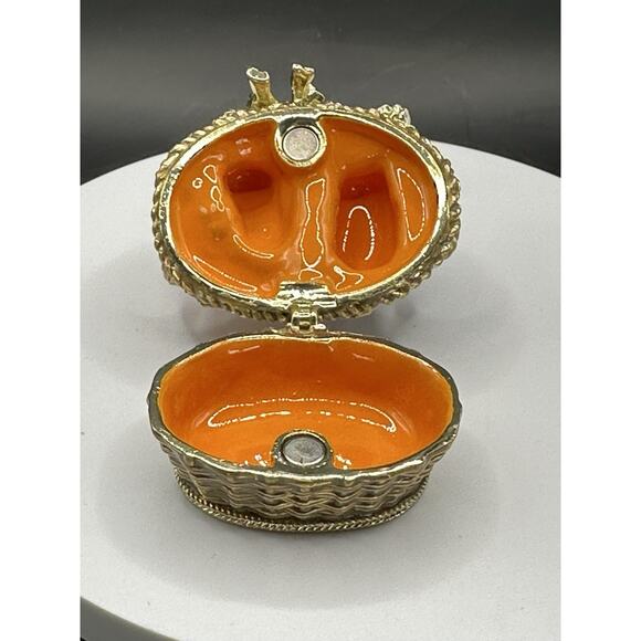 Kittens in a Basket Enameled Metal Trinket Box with Crystals Two Inches Mint - Picture 6 of 10